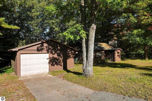 5522 Karlin Rd, Interlochen, MI, 49643-9108 | Card Image