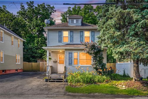 9 E Stone St, Newburgh, NY, 12550-1904 | Card Image
