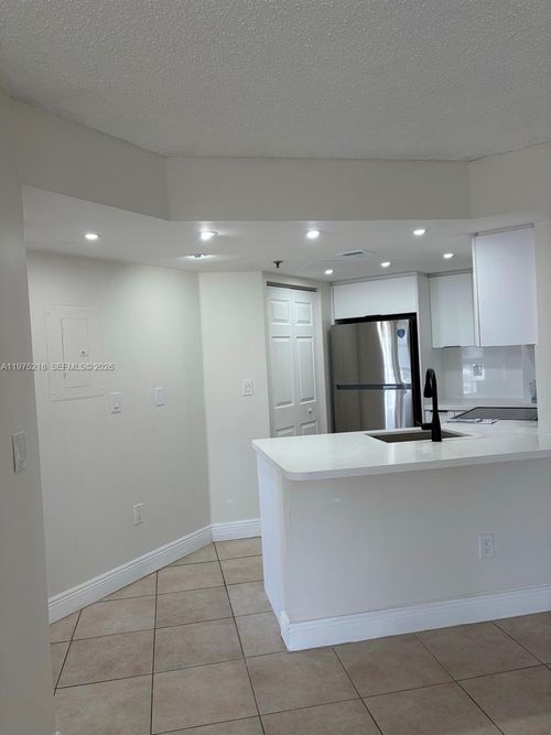 1005-2351 Douglas Rd, Miami, FL, 33145 | Card Image