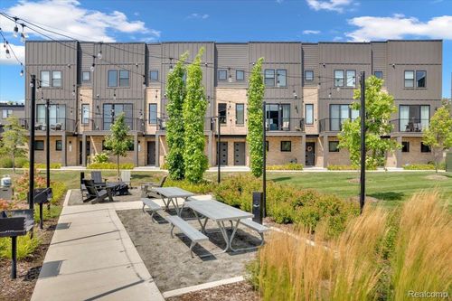 1087 Hampton Cir, Detroit, MI, 48207-5069 | Card Image