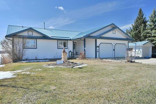 4728 Lake Street, Home with 4 bedrooms, 3 bathrooms and 4 parking in Alix AB | Card Image