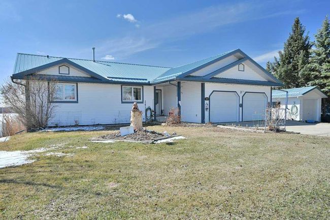 4728 Lake Street, Home with 4 bedrooms, 3 bathrooms and 4 parking in Alix AB | Image 1
