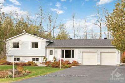 5668 Eloise Cres, House other with 3 bedrooms, 3 bathrooms and 8 parking in Osgoode ON | Image 2