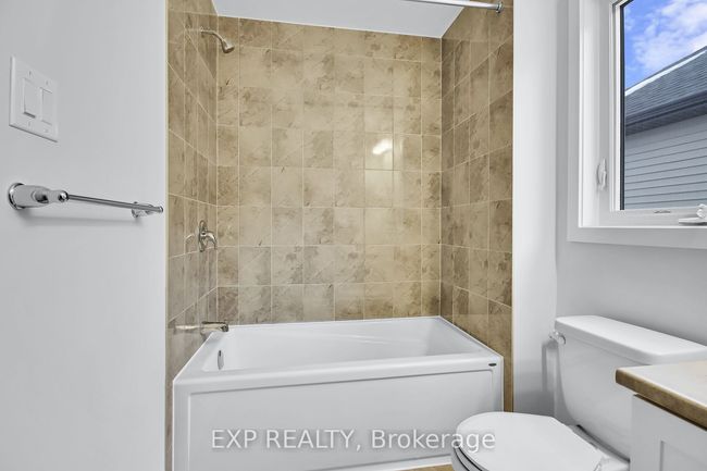 301 Cornflower Row, House attached with 3 bedrooms, 3 bathrooms and 1 parking in Richmond ON | Image 11