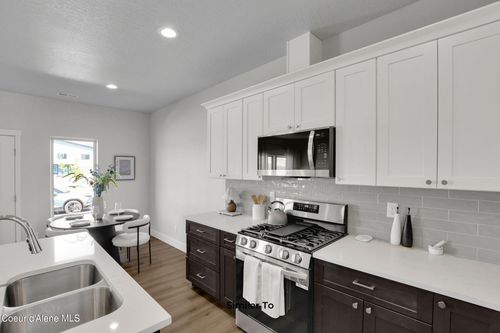 677 N Creative Way, Post Falls, ID, 83854 | Card Image