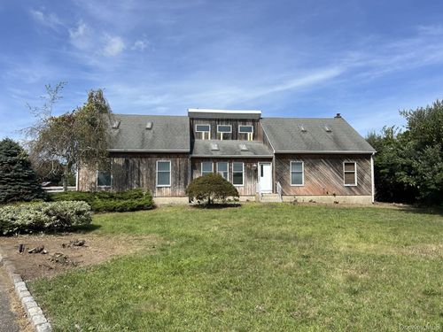 24 Kimberly Ct, Calverton, NY, 11933-1343 | Card Image