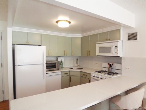 apt-604-777 N Macquesten Pkwy, Mount Vernon, NY, 10552-1628 | Card Image