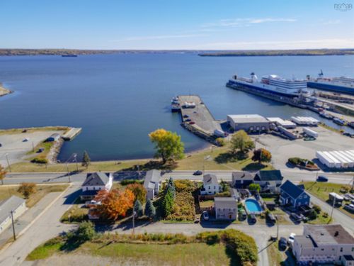 {{alt}} | Card Image