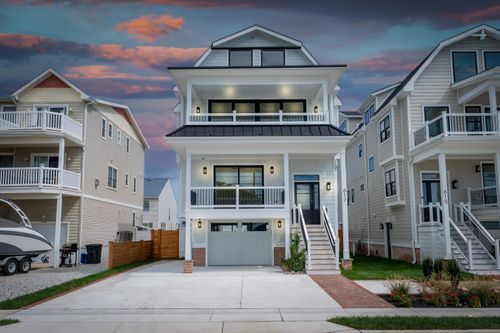 617 W Spruce Ave, North Wildwood, NJ, 08260-3033 | Card Image