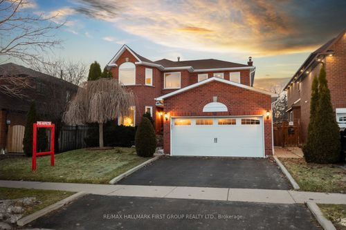 68 Forest Heights St, Whitby, ON, L1R1X4 | Card Image