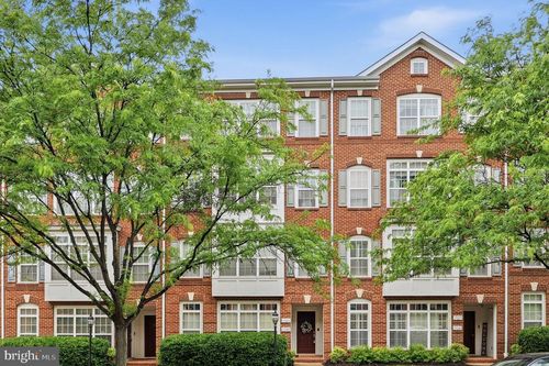 19283 Winmeade Dr, LEESBURG, VA, 20176-6513 | Card Image