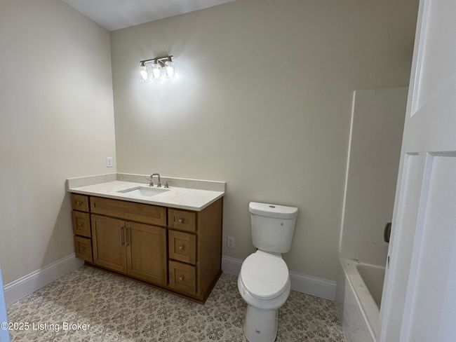 Downstairs Guest Bath | Image 7