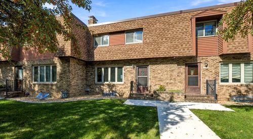 h-1402 E Gateway Cir S, Fargo, ND, 58103-3675 | Card Image