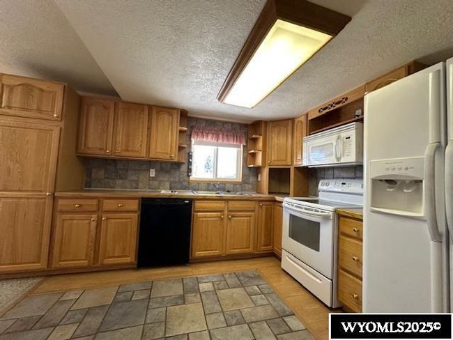 530 Juniper St, House other with 5 bedrooms, 3 bathrooms and null parking in Green River WY | Image 5