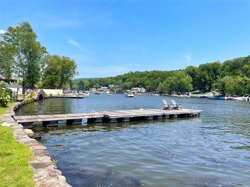 10 Woodbine Ave, Greenwood Lake, NY, 10925-2633 | Card Image