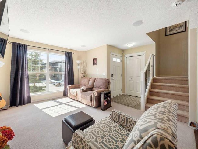 169 Evansridge Circle Nw, Home with 3 bedrooms, 2 bathrooms and 2 parking in Calgary AB | Image 2