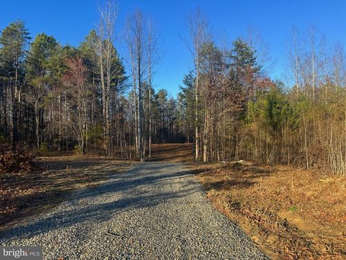 541 Equestrian Landing Trl, BUMPASS, VA, 23024-4445 | Card Image