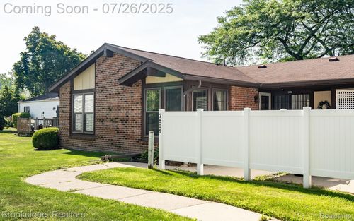 2808 Roundtree Dr, Troy, MI, 48083-2330 | Card Image