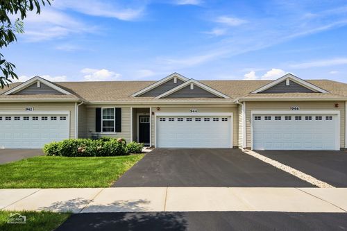 944 Darwin St, North Aurora, IL, 60542-1070 | Card Image