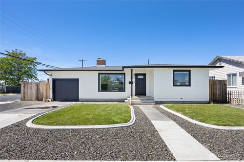 1046 W Gem Ave, Moses Lake, WA, 98837-2041 | Card Image