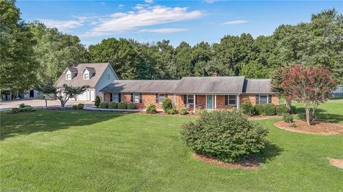 179 Pondview Dr, Wilkesboro, NC, 28697-7205 | Card Image