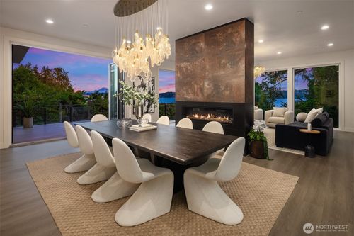 8243 W Mercer Way, Mercer Island, WA, 98040-5630 | Card Image