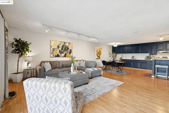 APT-320 - 960 Shorepoint Ct, Condo with 2 bedrooms, 2 bathrooms and 2 parking in Alameda CA | Image 17