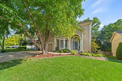 Beautiful landscaping and curb appeal! | Image 2