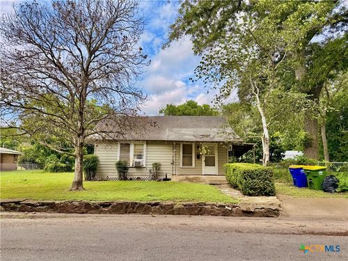 107 Smith St, Gonzales, TX, 78629-4131 | Card Image