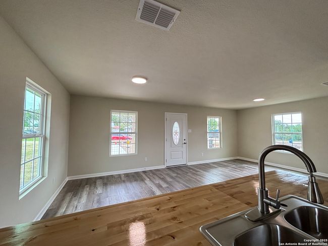 708 E 5 Th St, House other with 3 bedrooms, 2 bathrooms and null parking in Nixon TX | Image 5