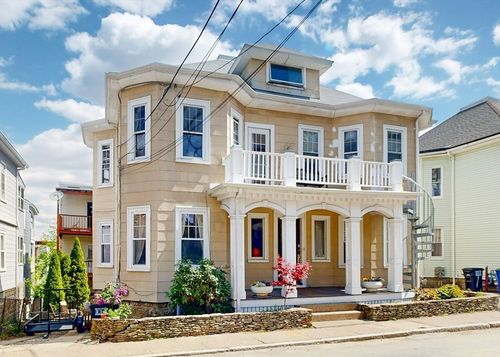 8 Douglas Ave, Somerville, MA, 02145-1516 | Card Image