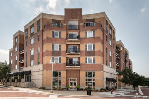 314-300 Village Cir, Willow Springs, IL, 60480 | Card Image
