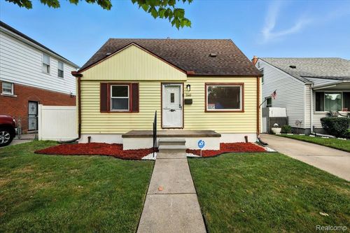 7445 Rockdale, Redford, MI, 48239-1018 | Card Image