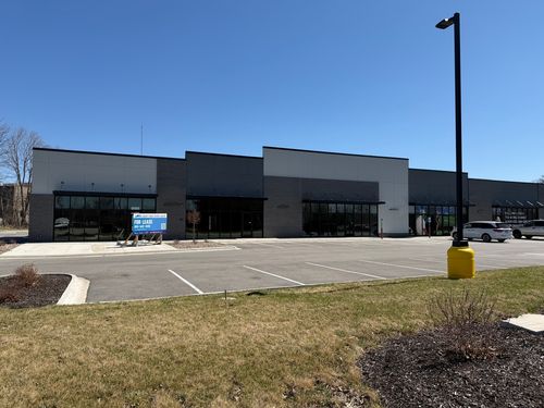 2586 Middle Rd, Bettendorf, IA, 52722-3231 | Card Image