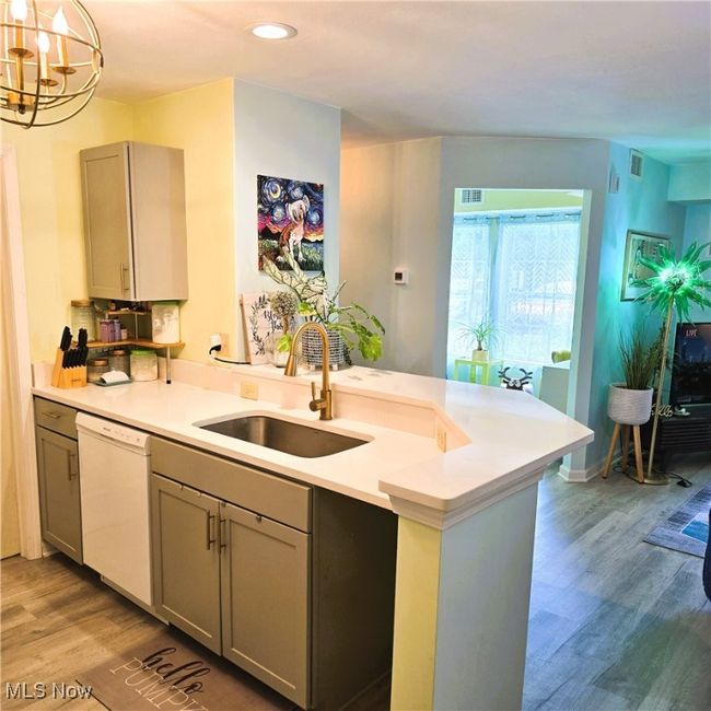 APT-101 - 23002 Chandlers Ln, Condo with 1 bedrooms, 1 bathrooms and null parking in Olmsted Falls OH | Image 4