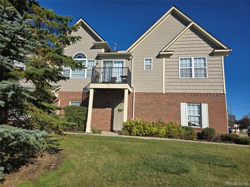 20005 Hidden Oaks Dr, Trenton, MI, 48183-3276 | Card Image