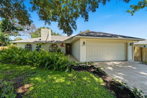 725 Wentworth St, SEBASTIAN, FL, 32958-4851 | Card Image