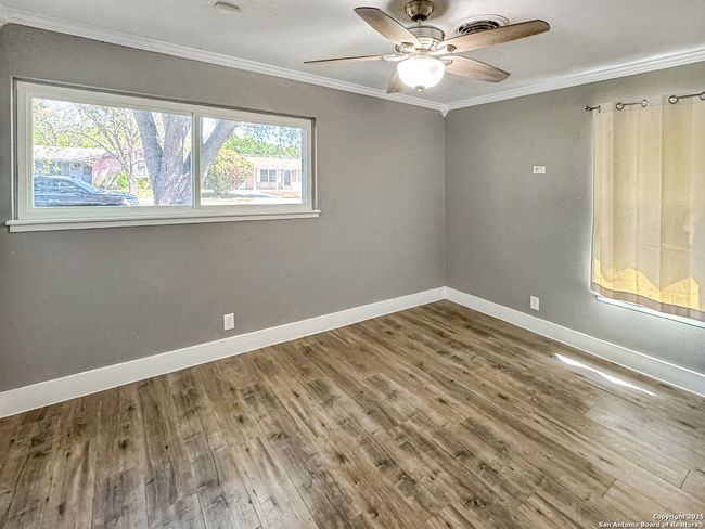 5102 Crown Ln, House other with 3 bedrooms, 2 bathrooms and null parking in Kirby TX | Image 18