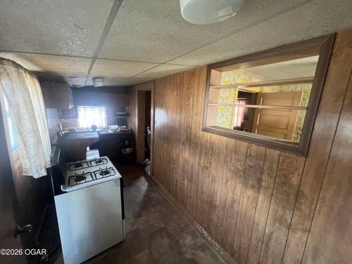 132 W 5th Street, Baxter Springs, KS, 66713 | Card Image