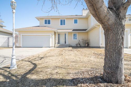 5 - 4501 39 Street, Home with 3 bedrooms, 2 bathrooms and 3 parking in Lloydminster SK | Card Image
