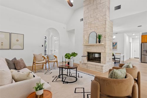 105 Musket Dr, Bastrop, TX, 78602-3483 | Card Image