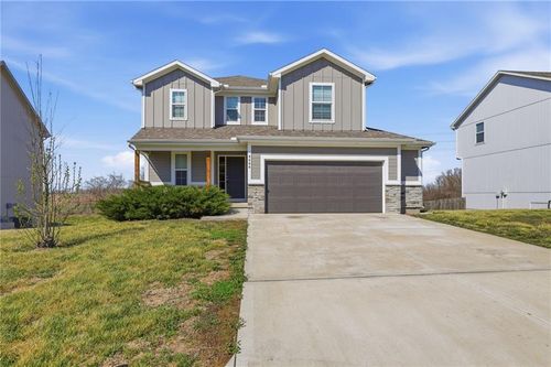 9800 E 219th Cir, Peculiar, MO, 64078-8533 | Card Image