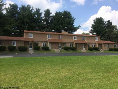 26 Pineview Dr, Reedsville, WV, 26547-1140 | Card Image