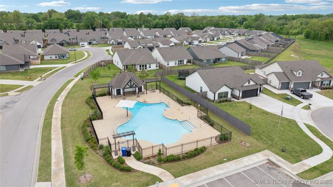 COMMUNITY POOL | Image 6