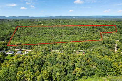 149 S Quaker Ln, Hyde Park, NY, 12538-2723 | Card Image