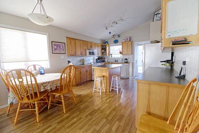 47 Fairmont Crt S, House detached with 4 bedrooms, 3 bathrooms and 5 parking in Lethbridge AB | Image 3