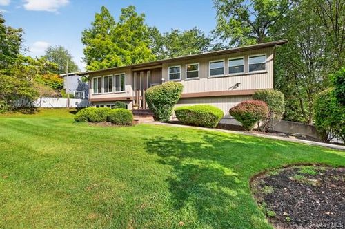 40 Gregg Ct, Tappan, NY, 10983-1252 | Card Image