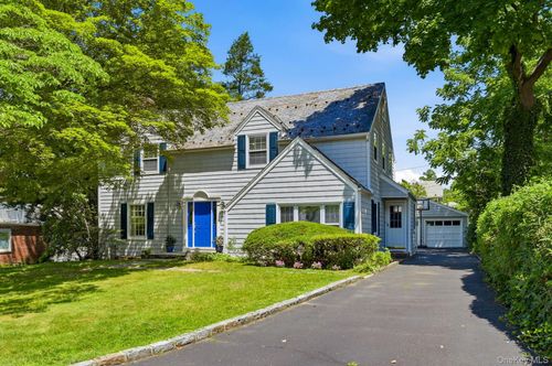 17 Monfort Rd, Port Washington, NY, 11050-3318 | Card Image