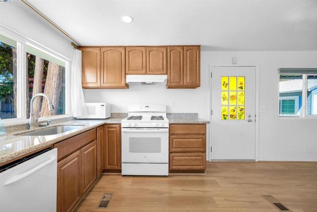 17754 Meekland Ave, Home with 1 bedrooms, 1 bathrooms and null parking in Cherryland CA | Image 13