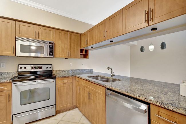 APT-302 - 6510 Emerald Dunes Dr, Condo with 2 bedrooms, 2 bathrooms and null parking in West Palm Beach FL | Image 9